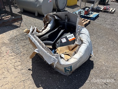 Crate of fenders for International truck- new Pièces divers (Unused)