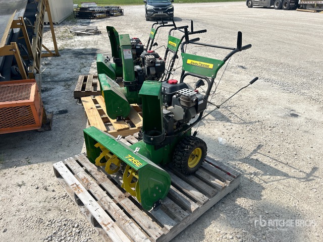 2008 John Deere 726E 2 ft 2 in 1 Way Walk-Behind Snow Blower