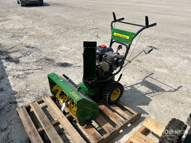 2008 John Deere 726E 2 ft 2 in 1 Way Walk-Behind Snow Blower