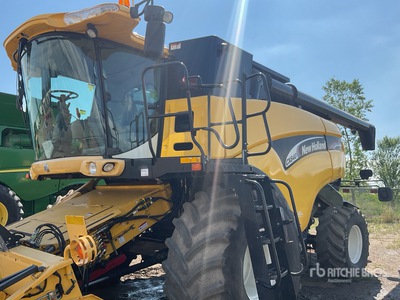 2003 New Holland CX840 Combine Harvester