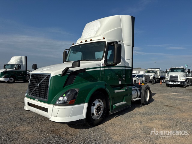 2015 Volvo VNL 4x2 S/A Day Cab Truck Tractor