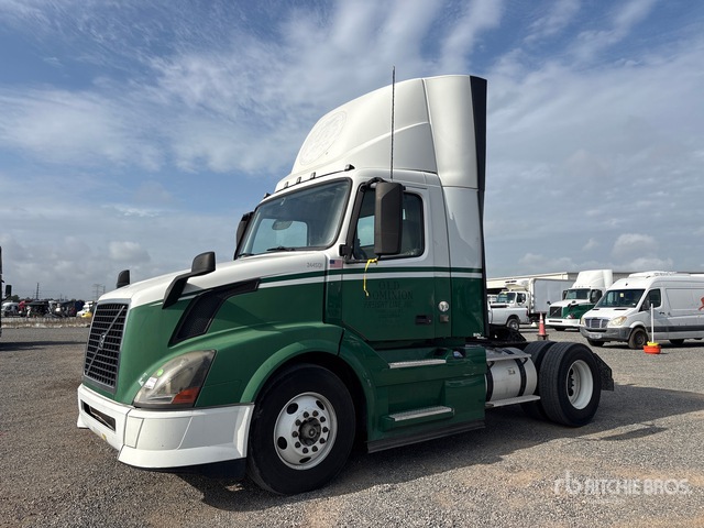 2015 Volvo VNL 4x2 S/A Day Cab Truck Tractor