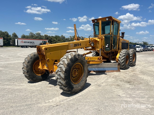 John Deere 670A Motor Grader