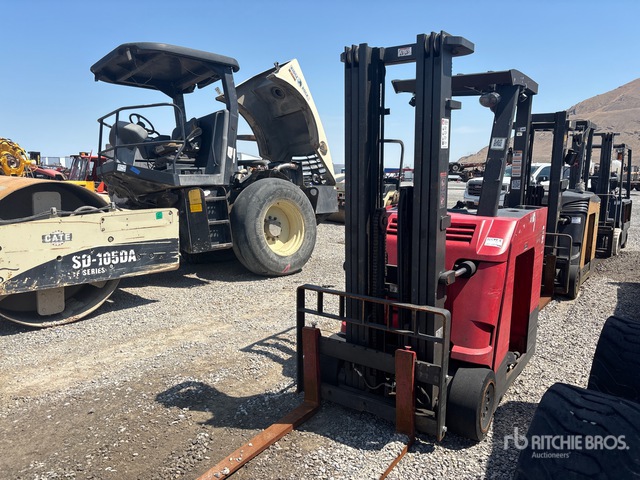 Raymond 425-C50TT 4600 lb Reach Truck (Inoperable)