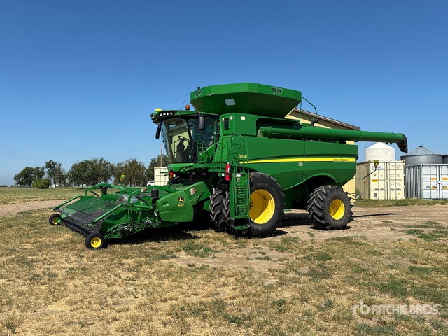 2013 John Deere S690