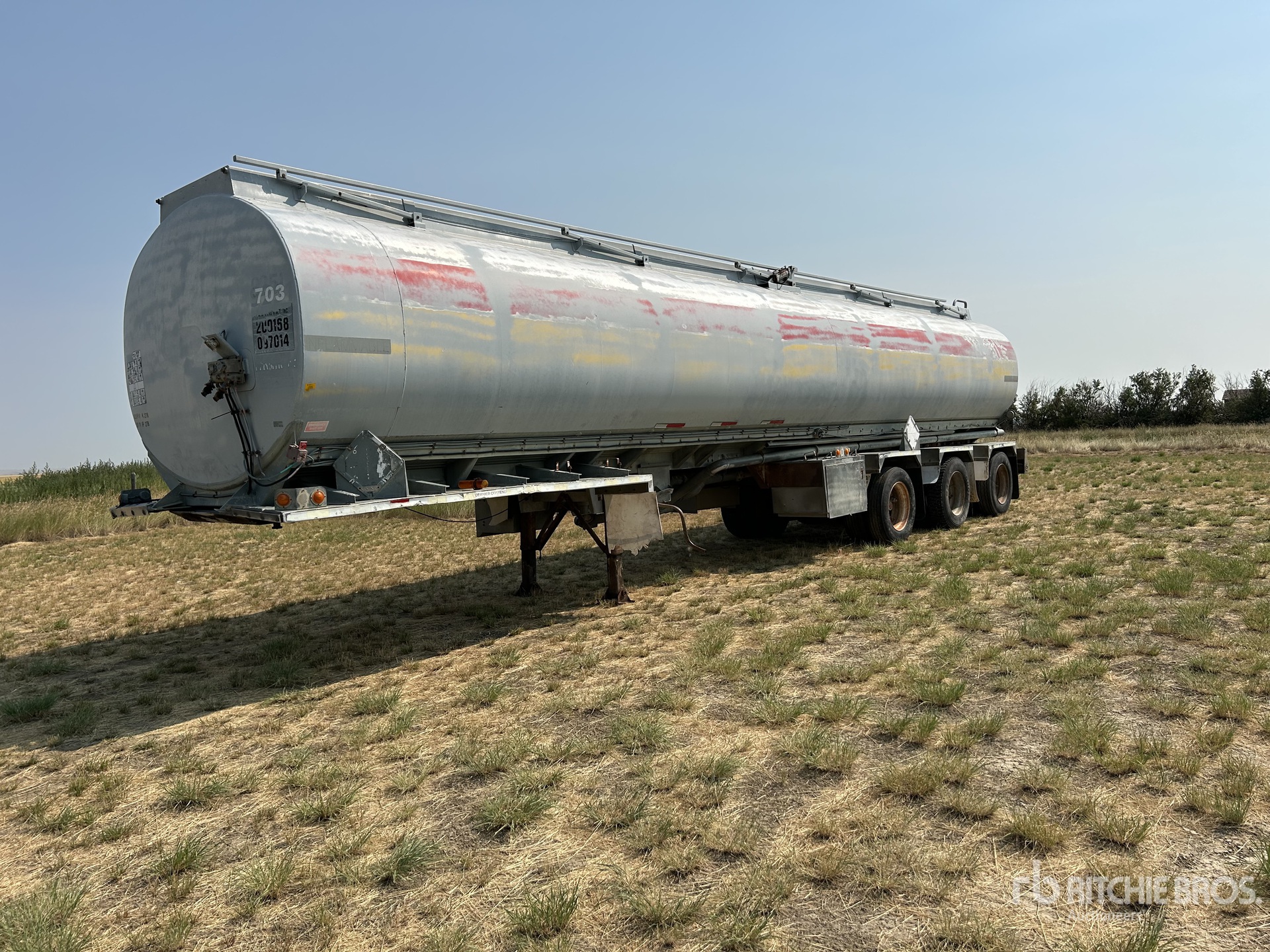 1991 Remtec 13200 gal Tri/A Tri-Axle Tanker Trailer