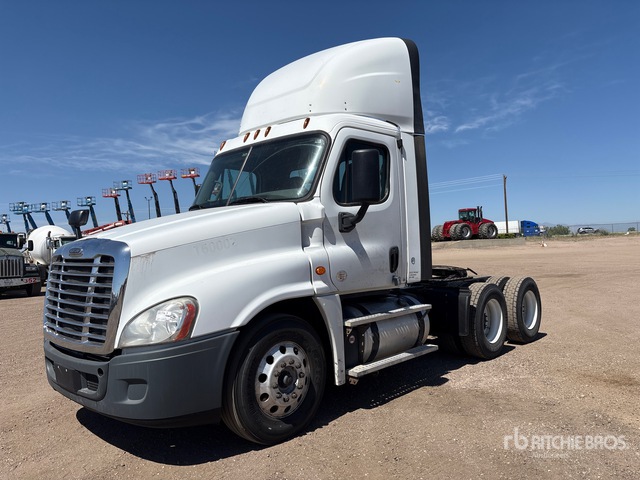 2016 Freightliner Cascadia 125 6x4 T/A Day Cab Truck Tractor