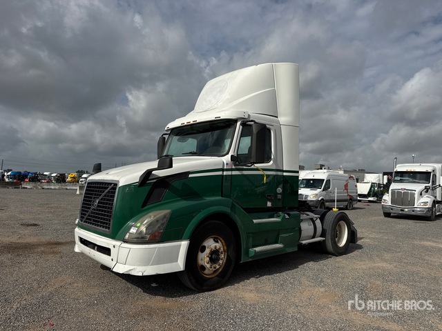 2013 Volvo VNL 4x2 S/A Day Cab Truck Tractor