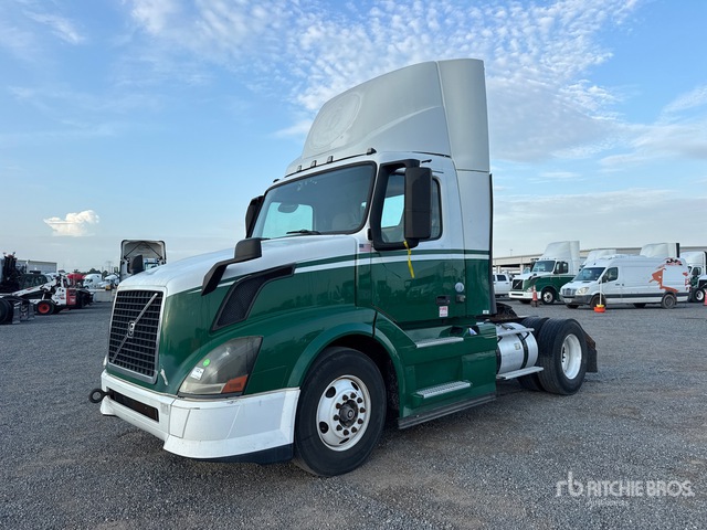 2015 Volvo VNL 4x2 S/A Day Cab Truck Tractor