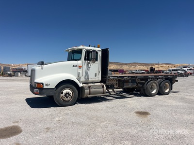 1996 International 9400 6x4 Camion à Plateau