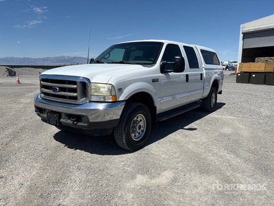 2002 Ford F-250 XLT 4x4 Crew Cab Camion à benne basculante