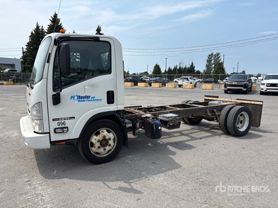 2020 Isuzu NPR 4x2 الكابينة والهيكل