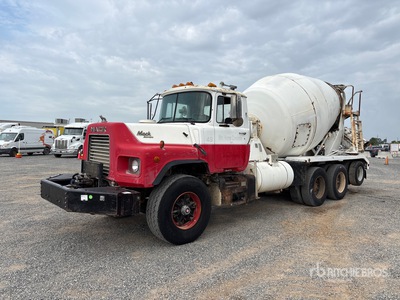 1988 Mack DM690S 8x4 Mixer Truck
