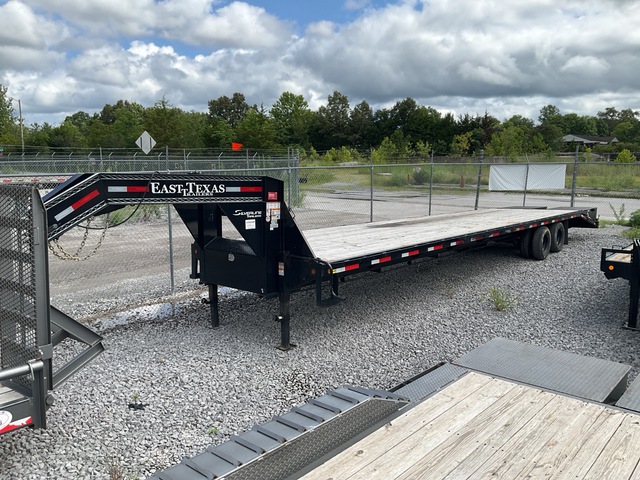 2025 East Texas 16200 lb 40 ft T/A Gooseneck Equipment Trailer