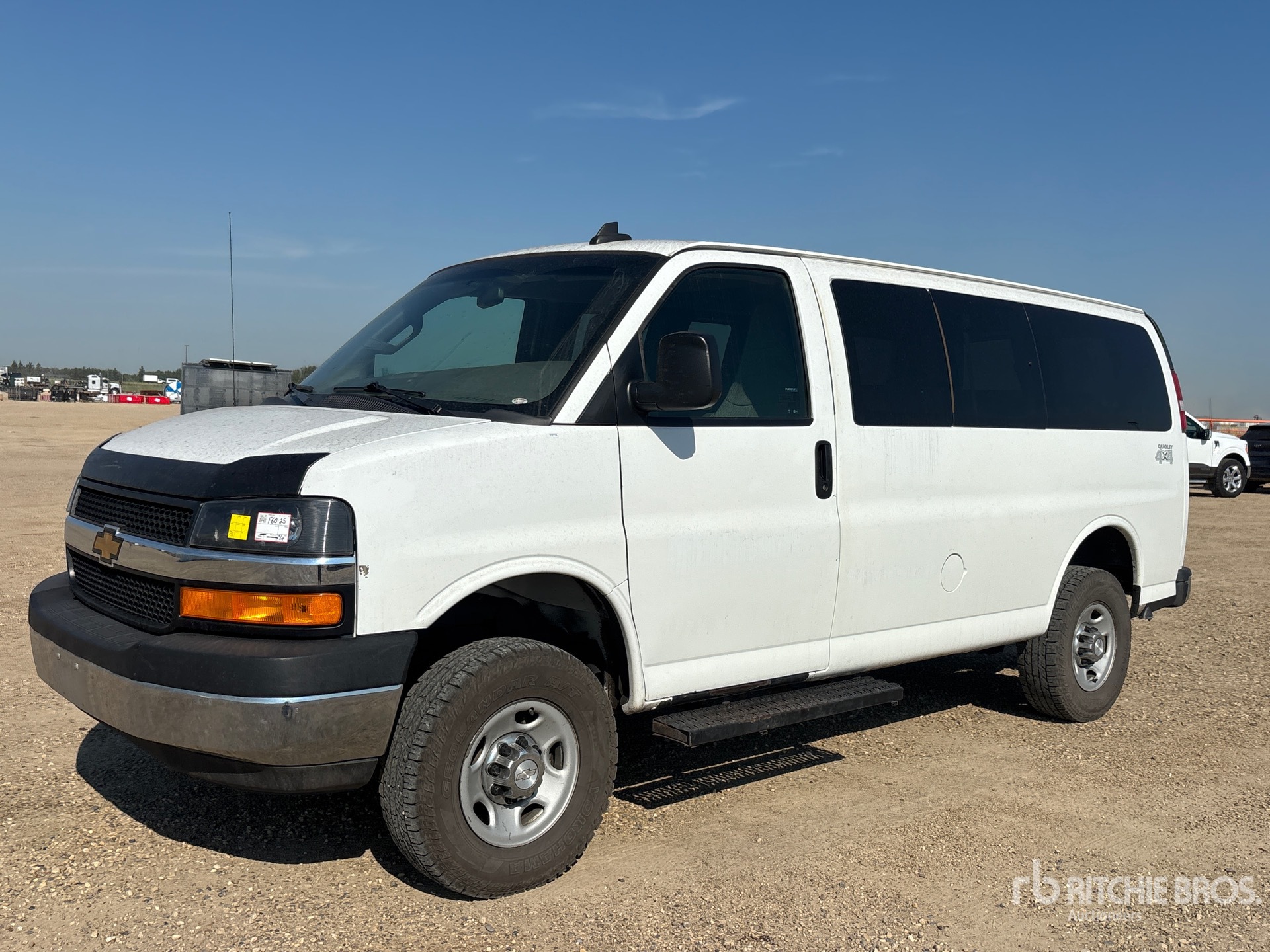 2017 Chevrolet Express 4x4 10 Passenger Van