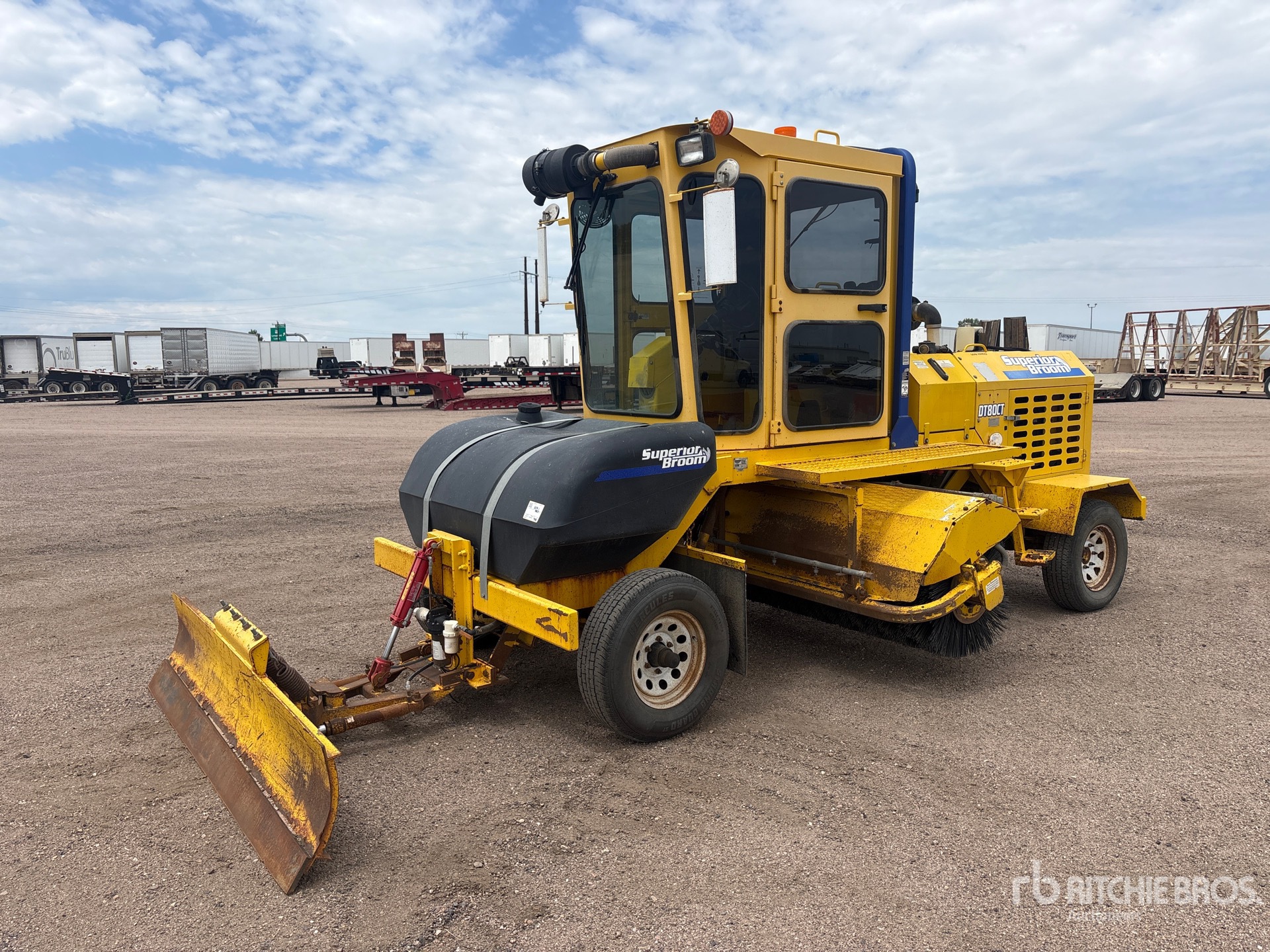 2015 Superior DT80CT Self-Propelled Broom