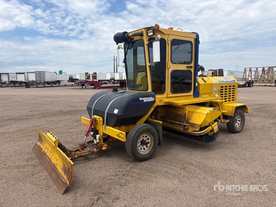 2015 Superior DT80CT Self-Propelled Broom