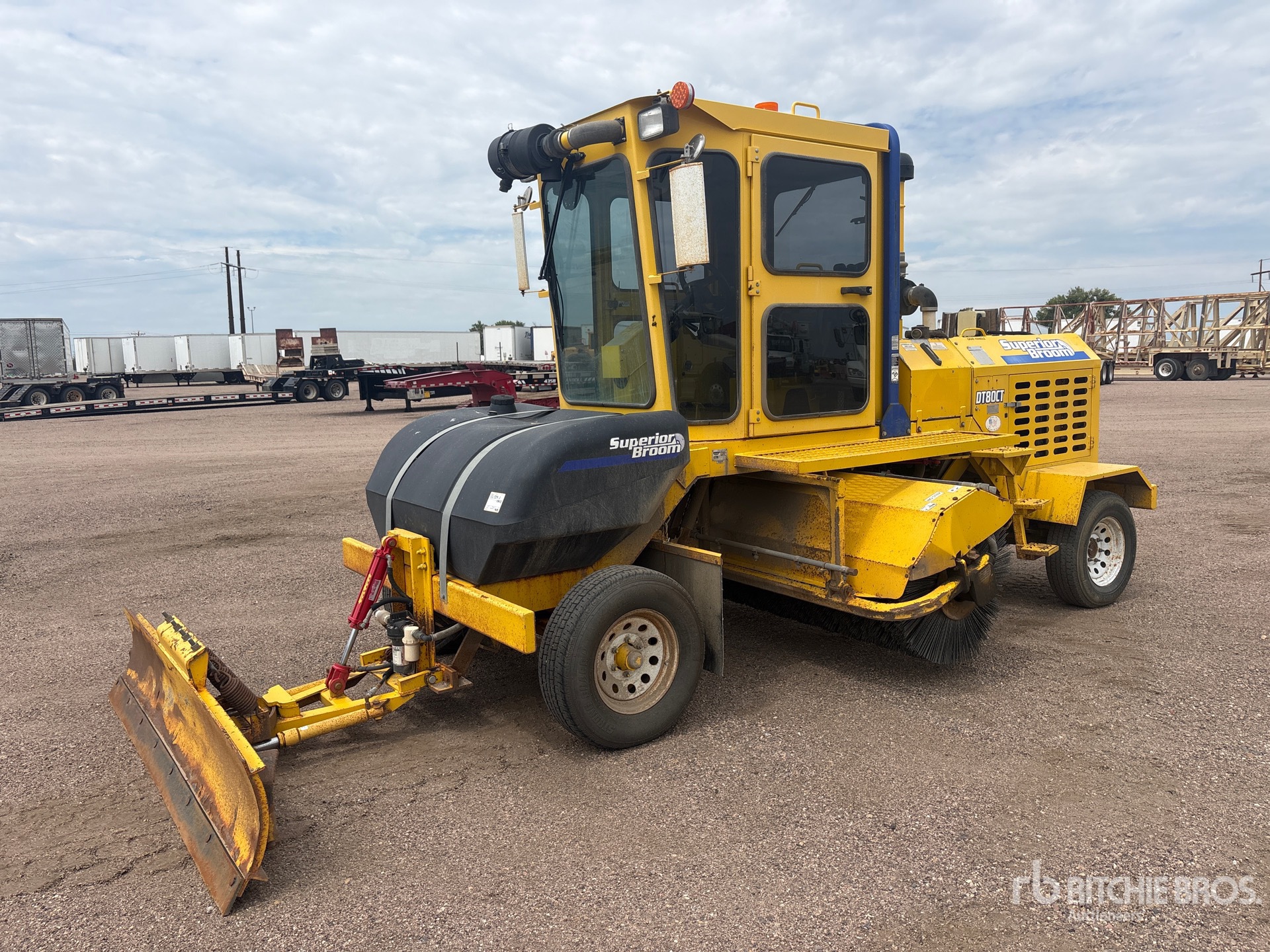 Superior DT80CT Self-Propelled Broom