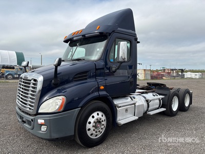 2014 Freightliner Cascadia 113 6x4 T/A Day Cab Truck Tractor