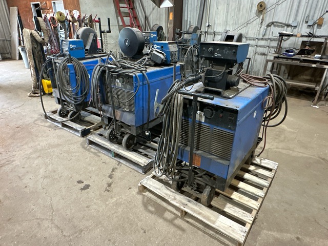 1986 Miller Deltaweld 450 A Mobile MIG Multi-Operator Welder
