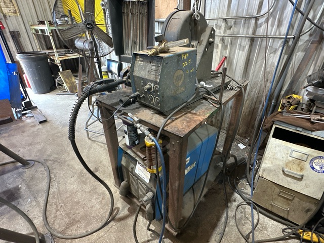 1999 Miller Invision 456P 450 A Multi-Operator Welder