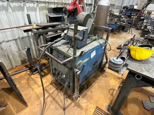 2000 Miller Deltaweld 452 450 A MIG Multi-Operator Welder
