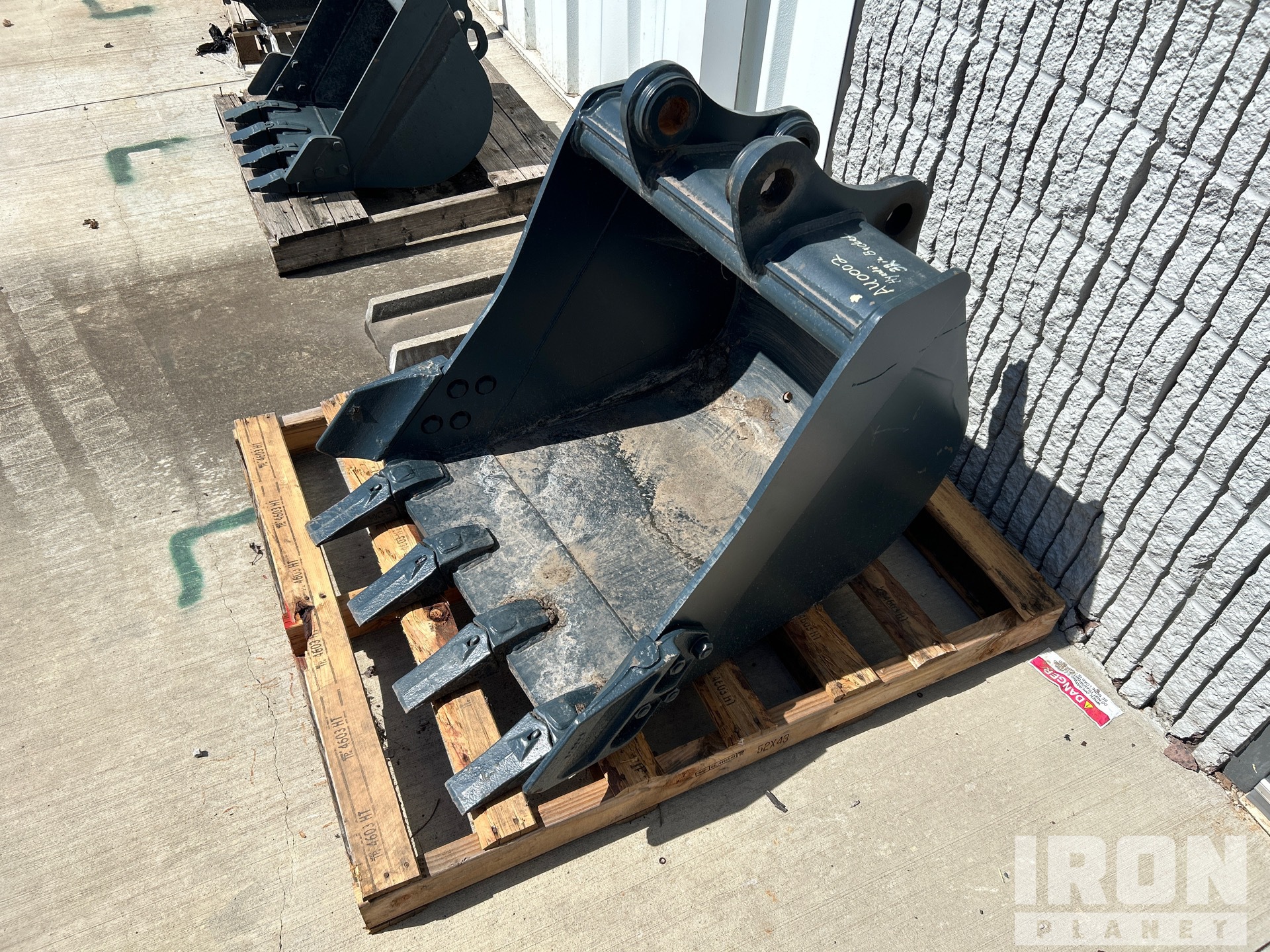 30 in Digging Excavator Bucket - Fits Hyundai R60 (Unused)