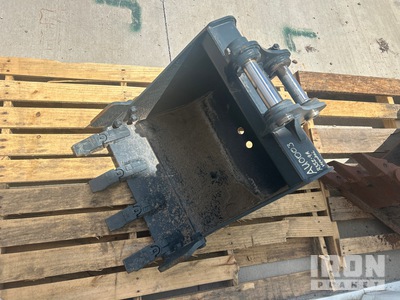 24 in Digging エクスカベーター用バケット - Fits Hyundai R35Z-9A (Unused)