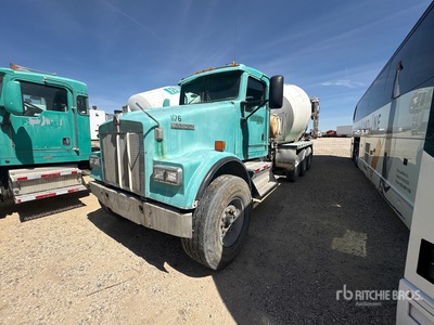 2009 Kenworth W900 8x4 Camion hormigonera (Inoperable)