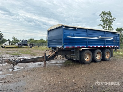 1998 Cancade 22 ft Tri/A Pup Grain Trailer