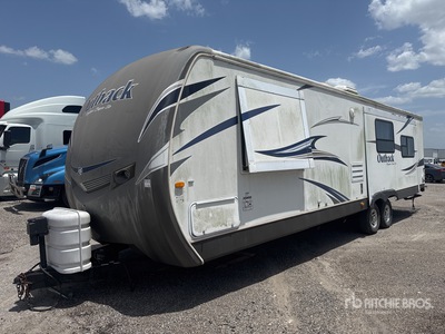 2013 Keystone RV Outback 29 ft T/A Przyczepa kempingowa
