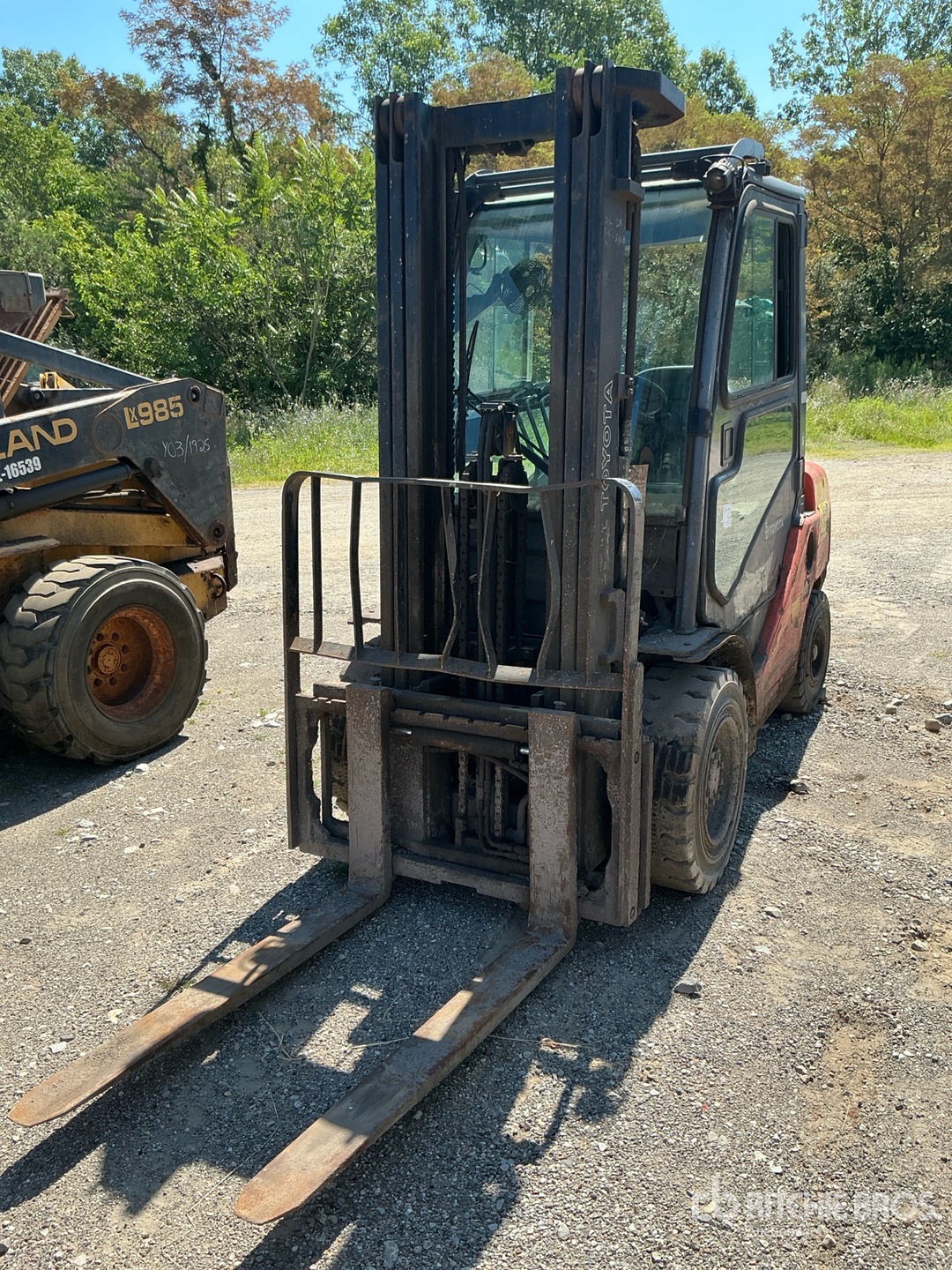 2015 Toyota 8FDU30 5620 lb Pneumatic Tire Forklift