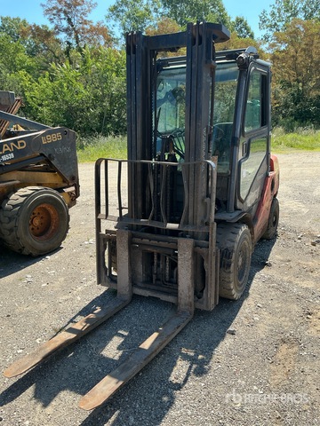 2015 Toyota 8FDU30 5620 lb Pneumatic Tire Forklift