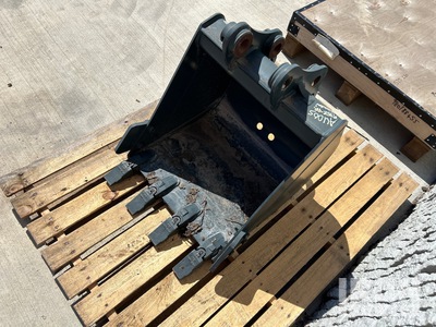 24 in Digging エクスカベーター用バケット - Fits Hyundai R35Z-9A (Unused)