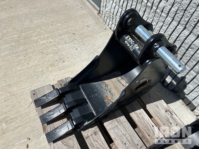 12 in Digging エクスカベーター用バケット - Fits Hyundai R35Z-9A (Unused)