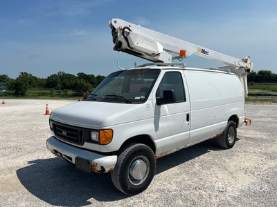 Altec AT200AV 31 ft on 2005 Ford E-350 4x2 Van Mounted Aerial Lift