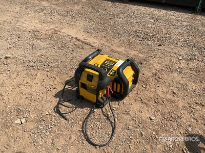 Quantity of (2) Dewalt Boost Packs Divers - Magasin, entrepôt, consommateur