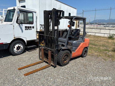 Toyota 8FGU32 6020 lb Pneumatic Tire Chariot Élévateur