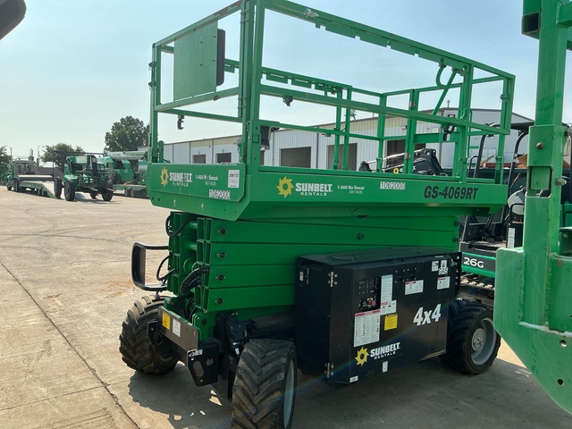 2017 Genie GS-4069RT 4x4 Dual Fuel Scissor Lift