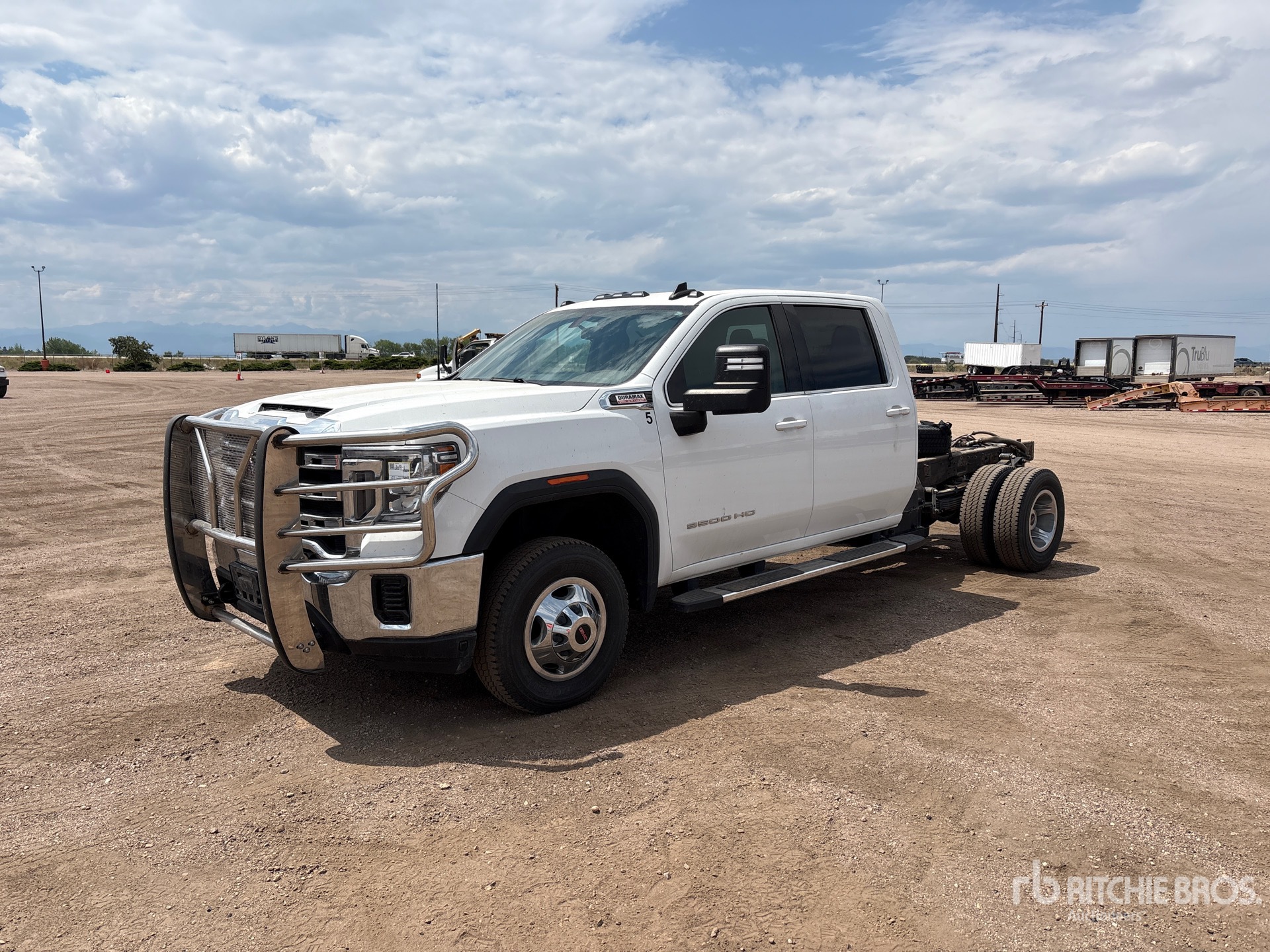 2022 GMC Sierra 3500HD Elevation 4x2 Crew Cab Cab and Chassis