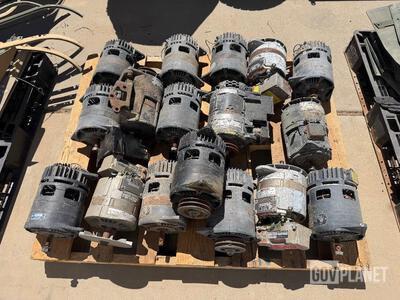 Lot of 17- Alternators Pièces divers
