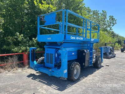 2016 Genie GS4390 4x4 Dual Fuel Scissor Lift