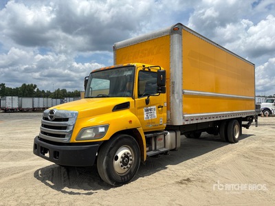 2018 Hino 268 4x2 Camion fourgon
