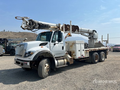 2013 International 7500 6x4 Digger Derrick Truck