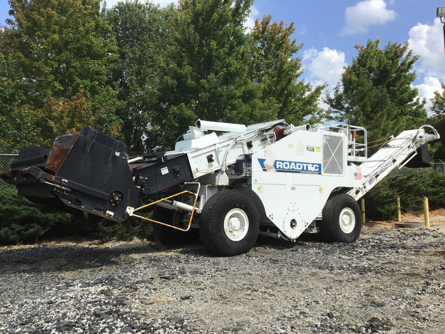 2010 Roadtec SB2500D Asphalt Transfer Machine
