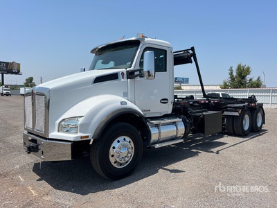2018 Kenworth T880 6x4 Roll-Off Truck