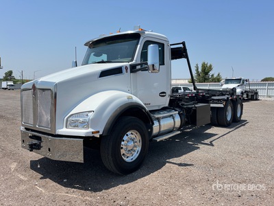 2018 Kenworth T880 6x4 Roll-Off Truck