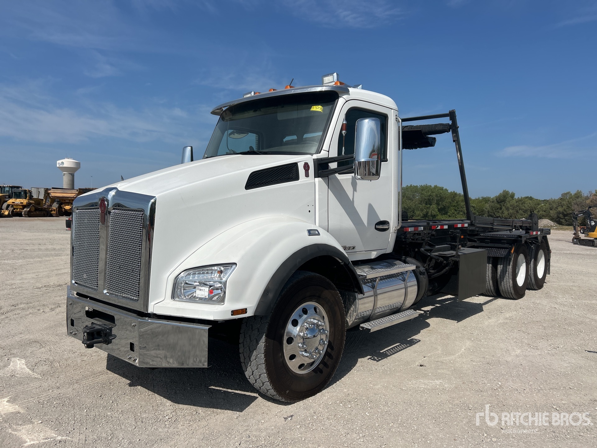 2018 Kenworth T880 6x4 Roll-Off Truck