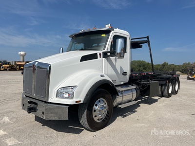 2018 Kenworth T880 6x4 Roll-Off Truck