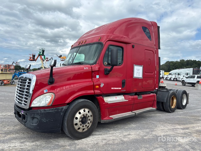 2011 Freightliner Cascadia 125 6x4 T/A Sleeper Truck Tractor